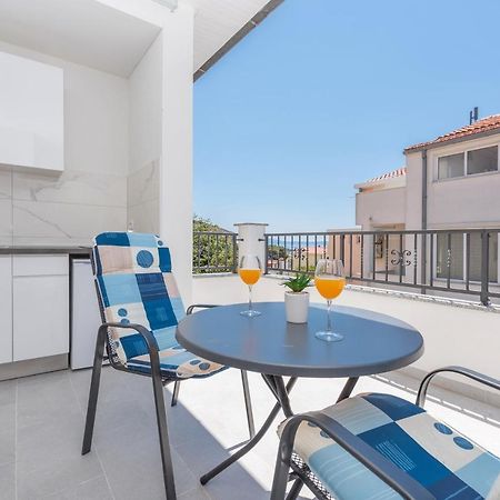 Apartments Petrusic Макарска Екстериор снимка
