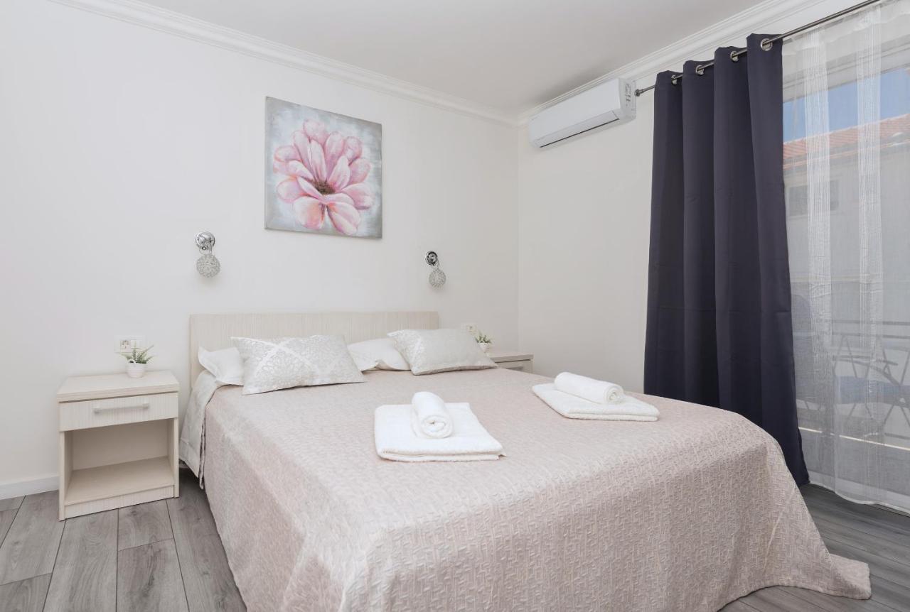 Apartments Petrusic Макарска Екстериор снимка