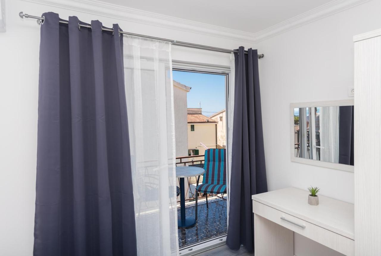 Apartments Petrusic Макарска Екстериор снимка