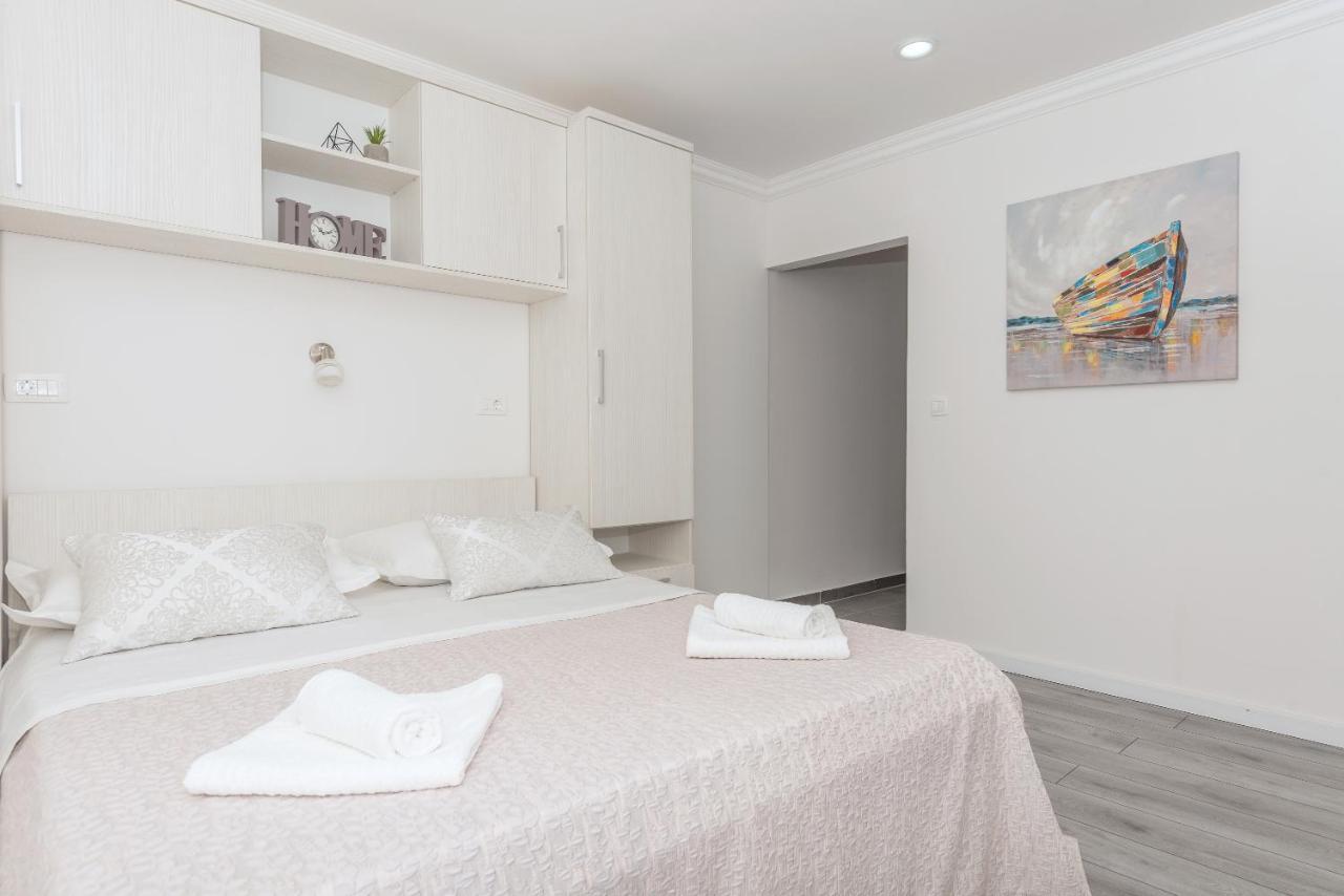 Apartments Petrusic Макарска Екстериор снимка