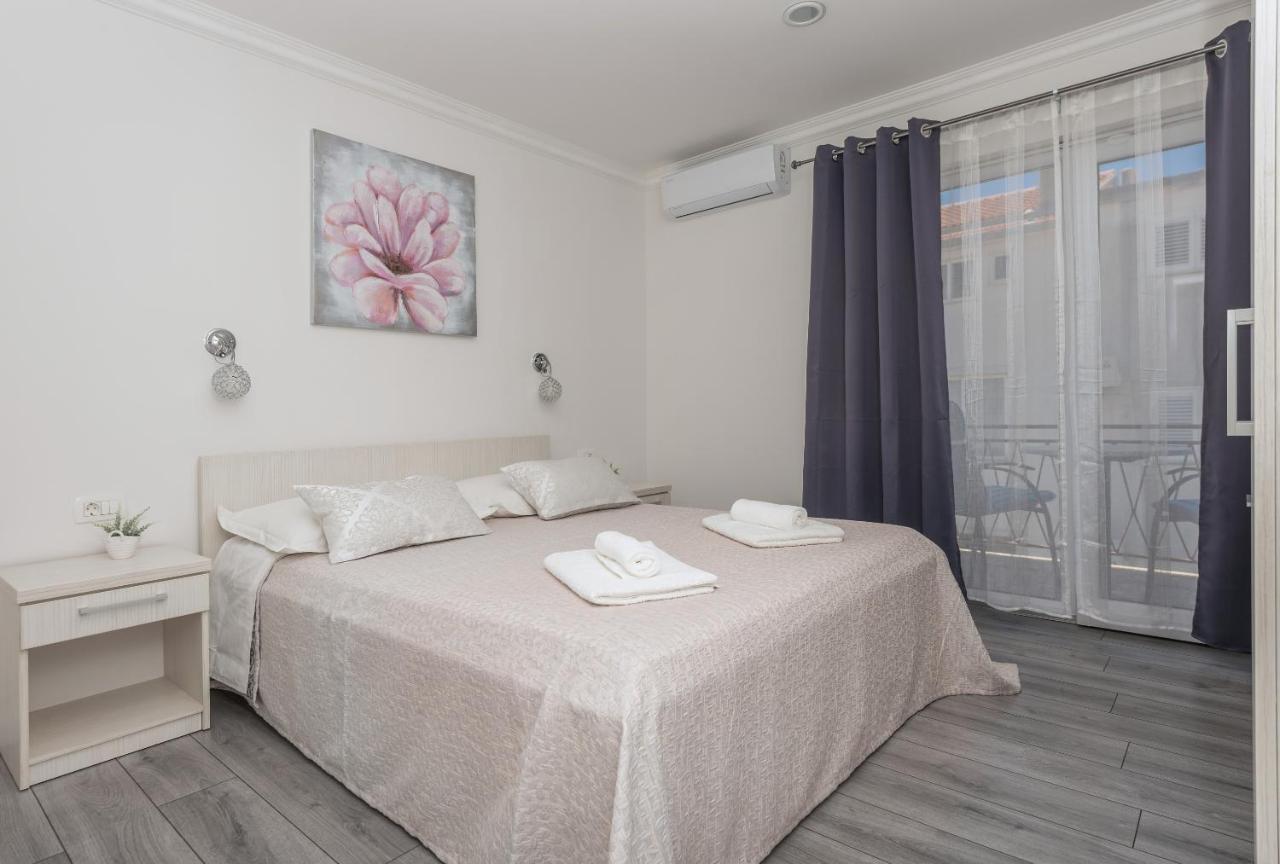 Apartments Petrusic Макарска Екстериор снимка