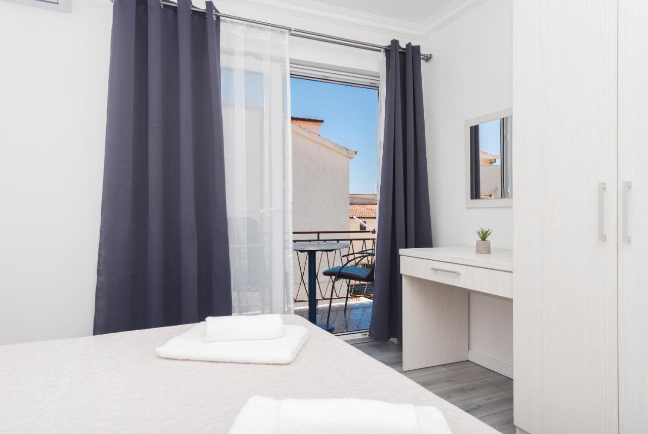 Apartments Petrusic Макарска Екстериор снимка