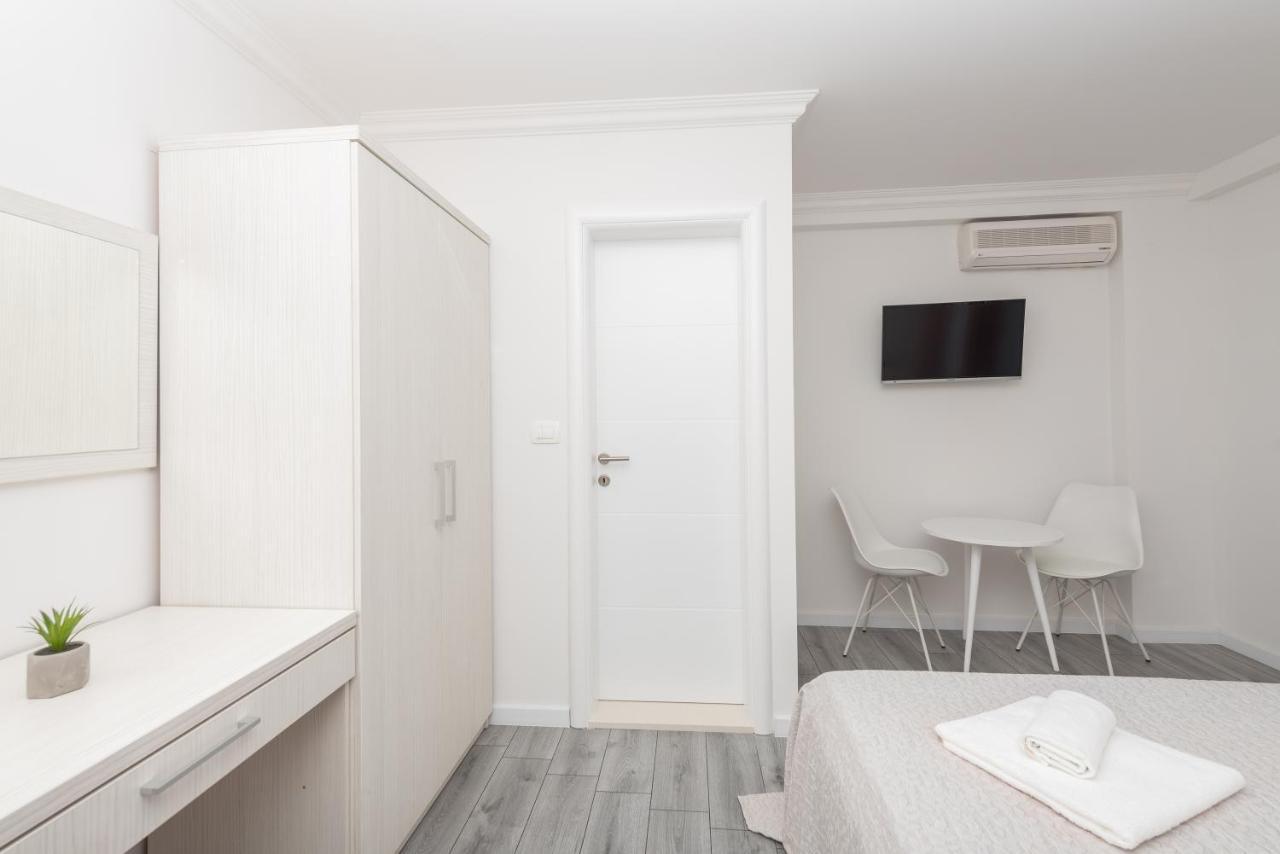 Apartments Petrusic Макарска Екстериор снимка