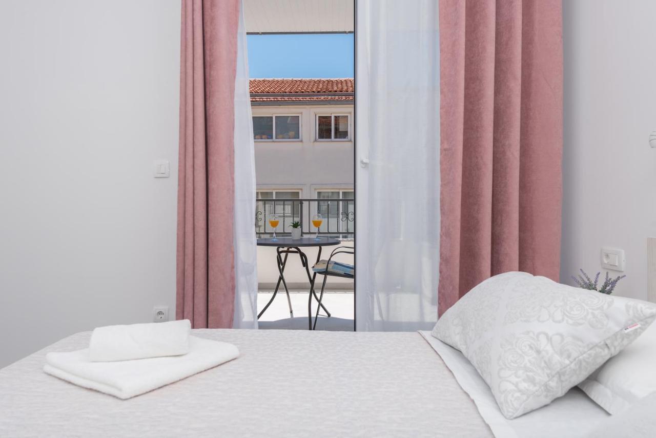 Apartments Petrusic Макарска Екстериор снимка