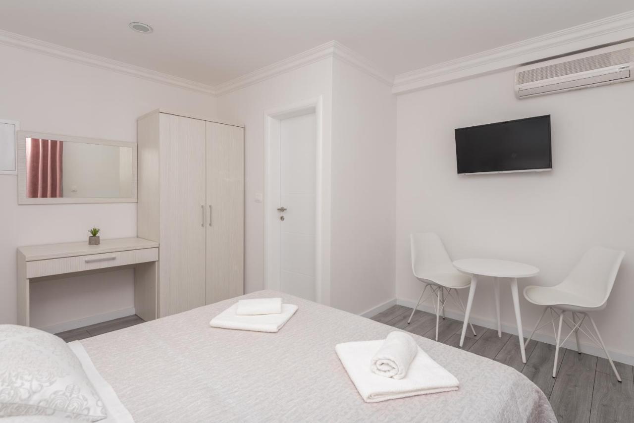 Apartments Petrusic Макарска Екстериор снимка