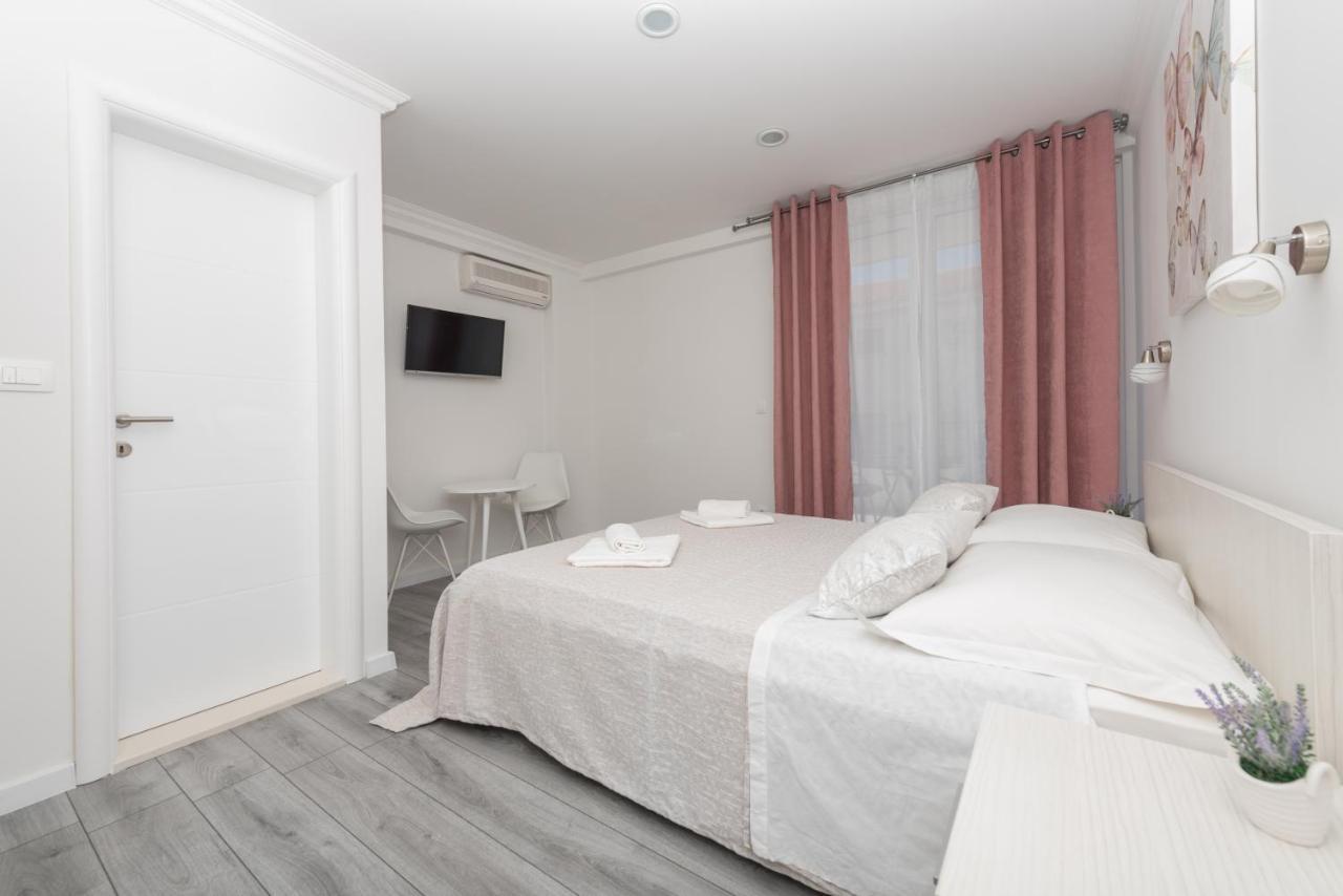 Apartments Petrusic Макарска Екстериор снимка