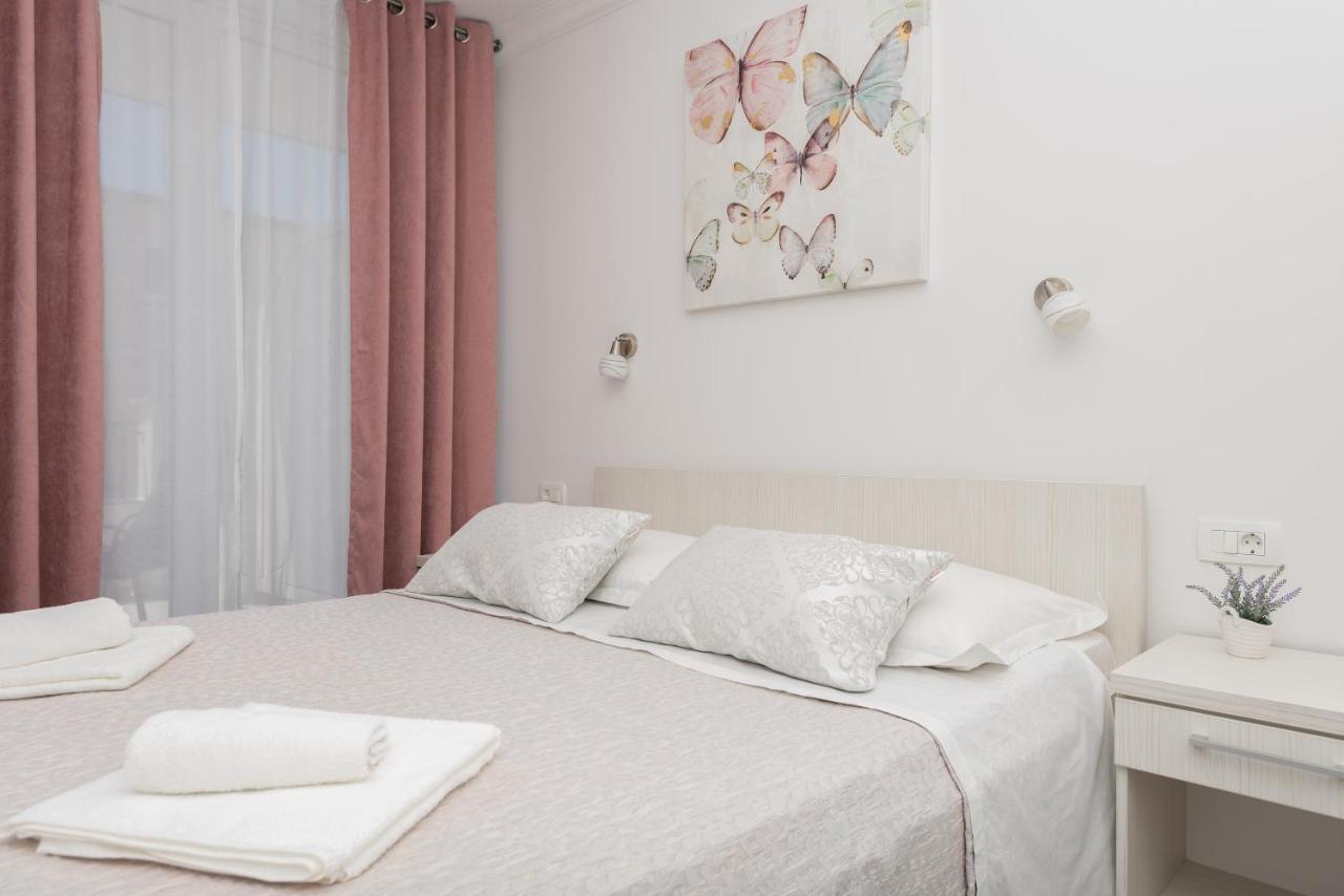 Apartments Petrusic Макарска Екстериор снимка