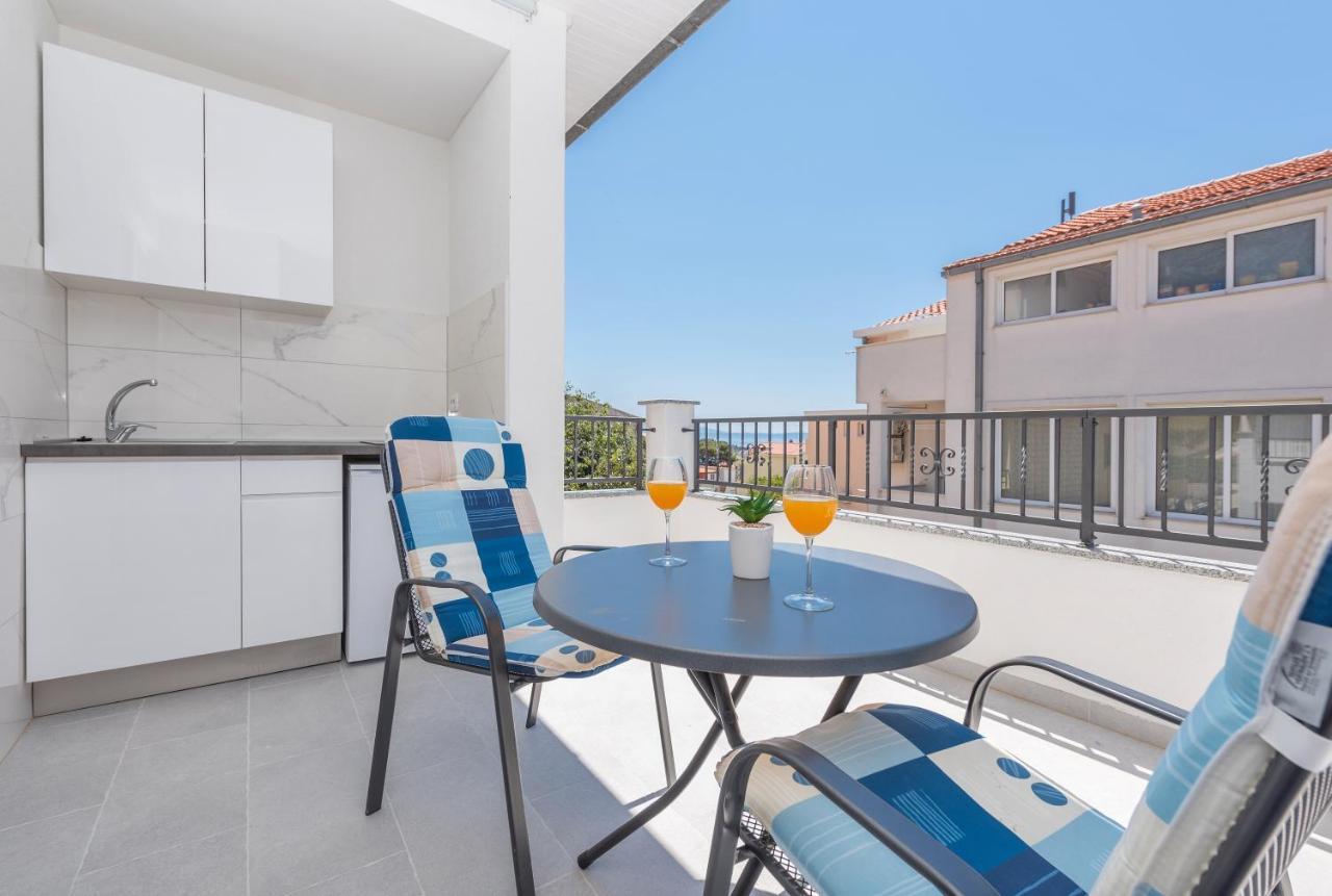 Apartments Petrusic Макарска Екстериор снимка