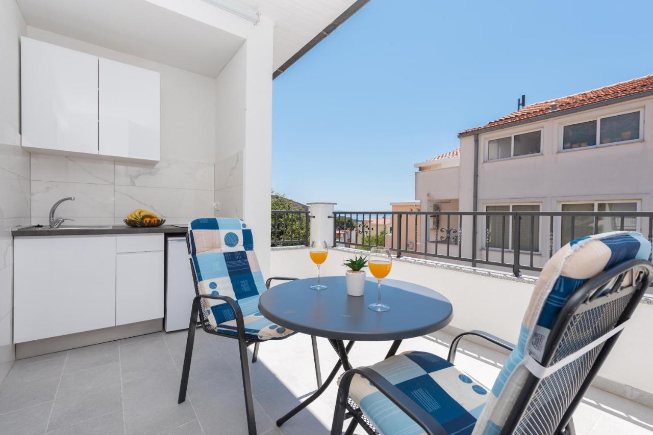 Apartments Petrusic Макарска Екстериор снимка