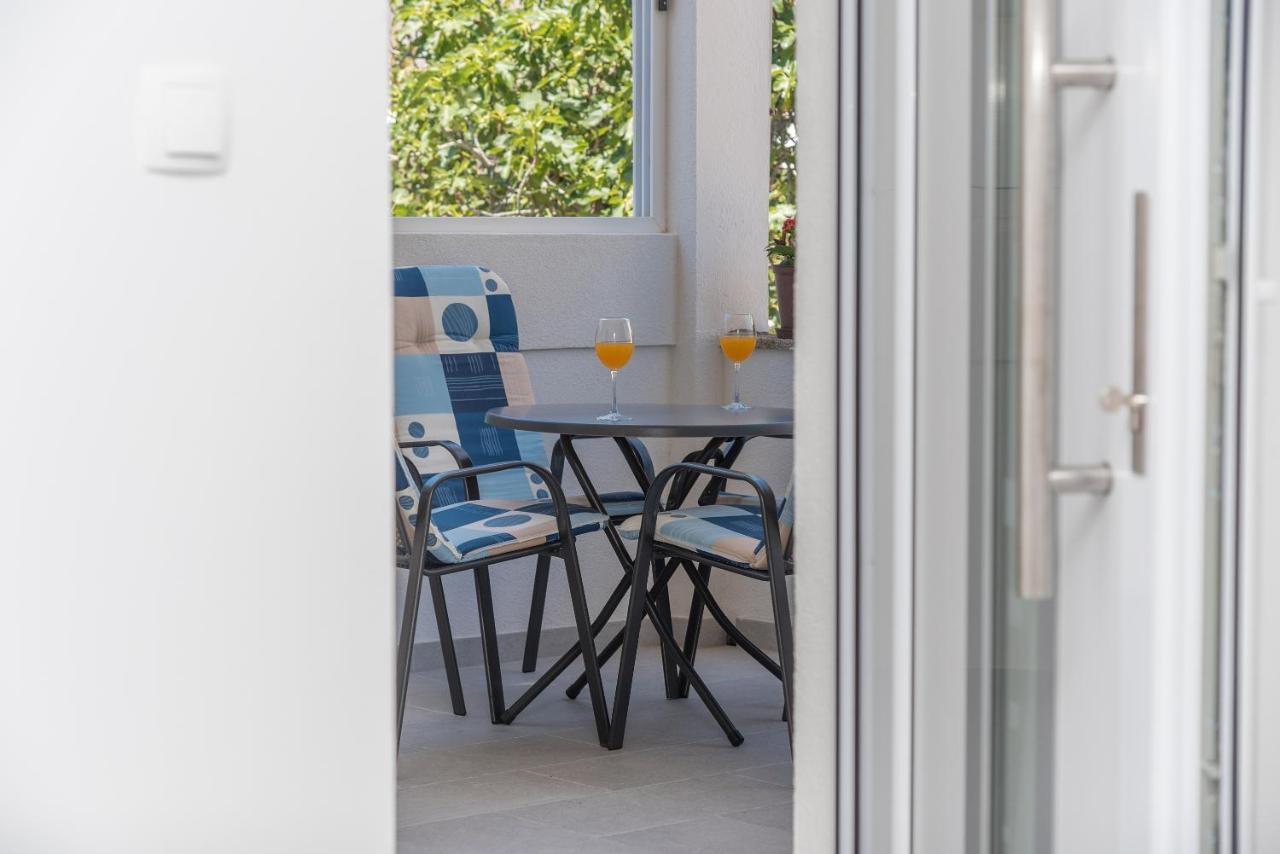 Apartments Petrusic Макарска Екстериор снимка